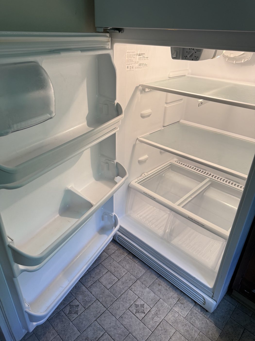 Clean refrigerator included with the house